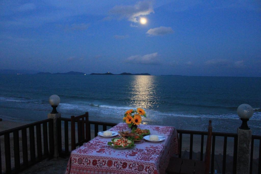 Needa Rock Resort Khanom Kültér fotó